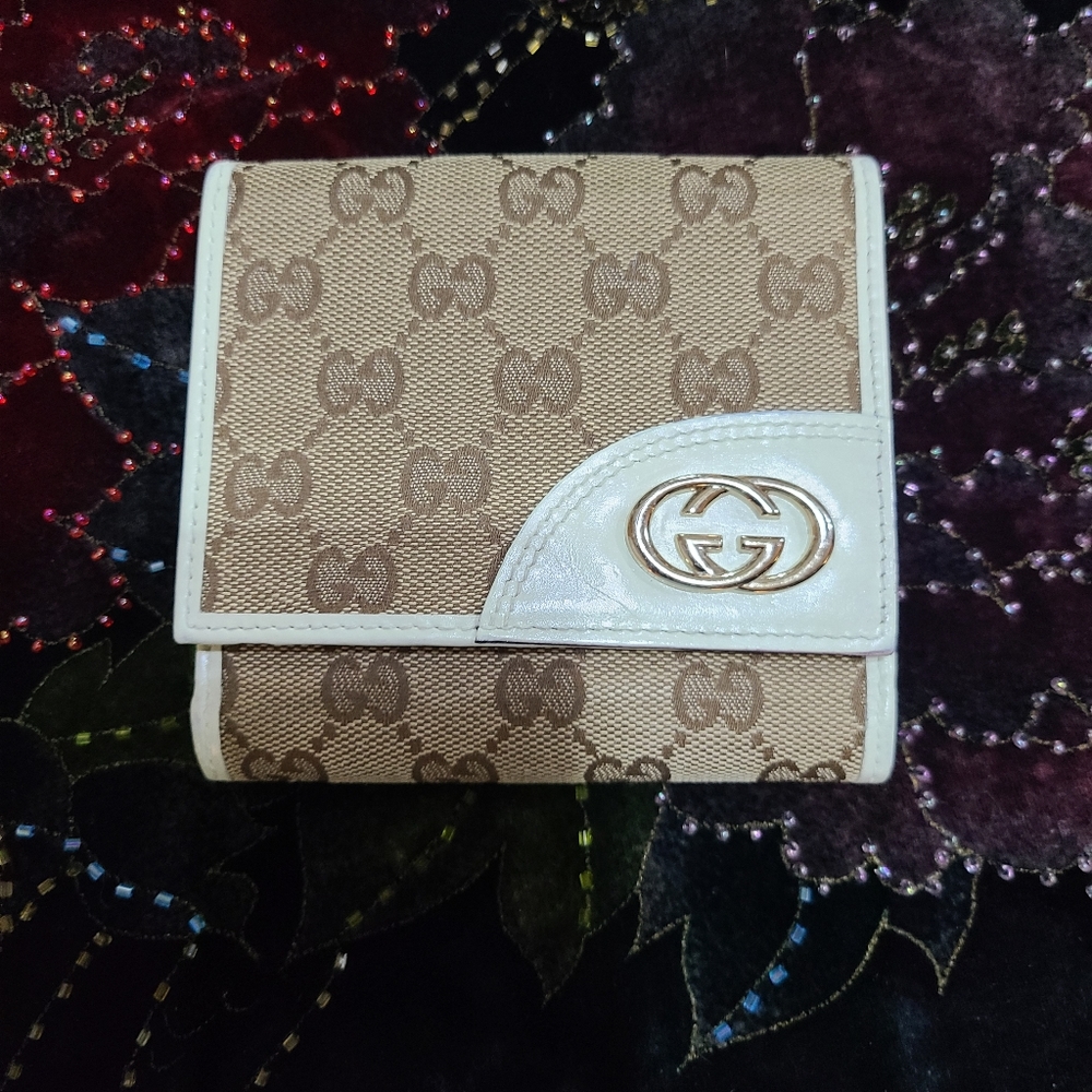 EUC Gucci Wallet - Picture 2 of 15